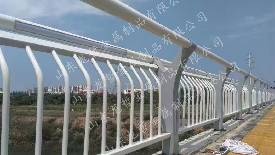 LED燈光護(hù)欄工程案例